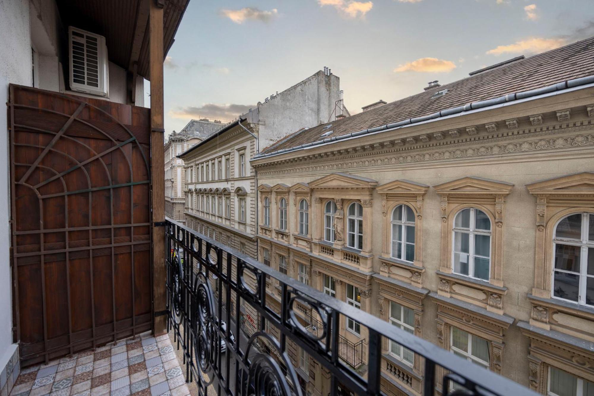 Luxurious Central 4Bedrm 3Bathrm Residence W/ Balcony Budapest Exterior photo